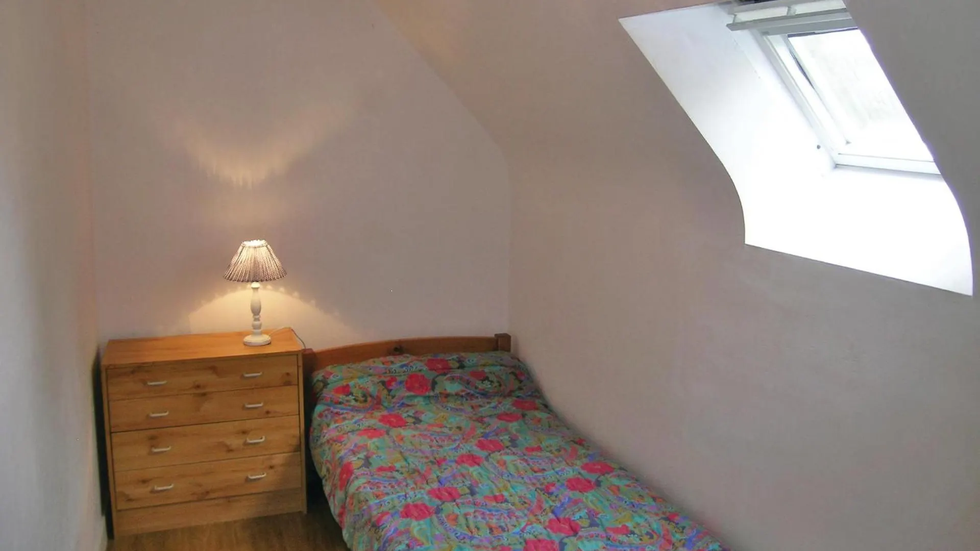 5 Bedroom Beautiful Home In Plomeur Kermathéano Vakantiehuis